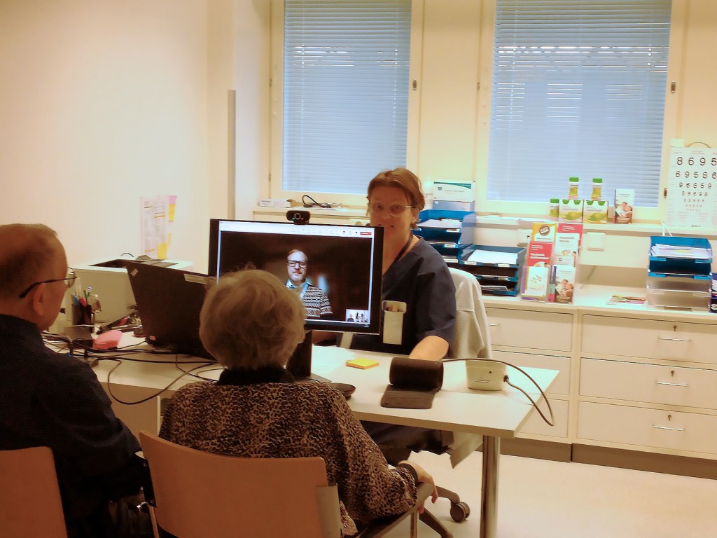 Geronomi Päivi opiskelee muistihoitajaksi