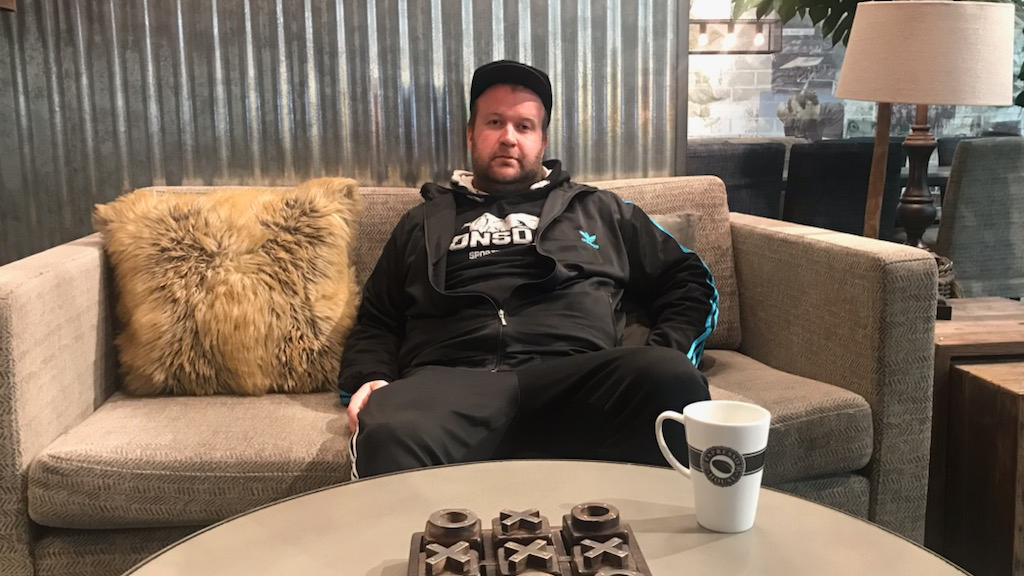 Tuomas opiskelee Sataedussa mielenterveys- ja päihdetyön erikoisammattitutkintoa