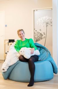 Sataedu opinto-ohjaaja Piia Lahti Mewet-kodissa