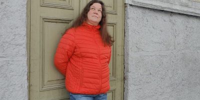 Kuvassa Sataedun opettaja Sanna Vähä-Peltomäki.