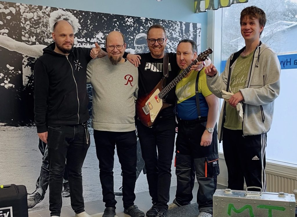 Mikaelin tarina: Moniääninen matka media-alalta sosionomiksi ja työhön erityistä tukea tarvitsevien&nbsp;kanssa